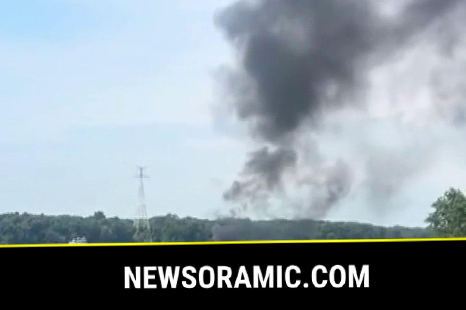 2 dead after helicopter strikes power line and crashes into barge on Mississippi River