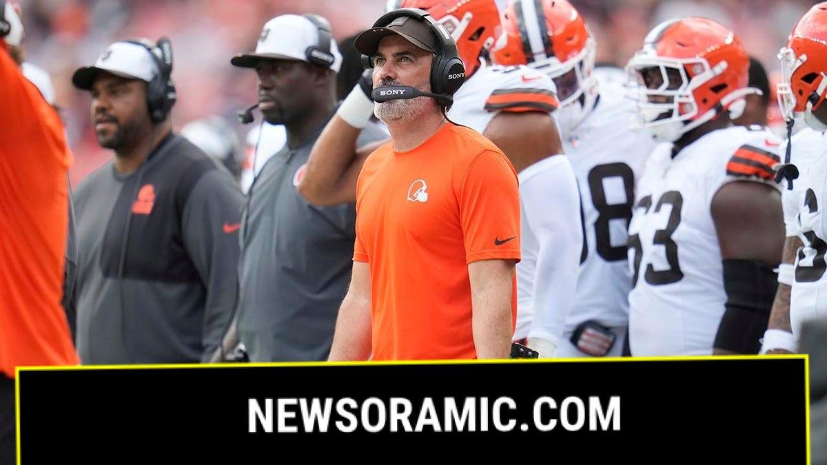 Kevin Stefanski on the sideline