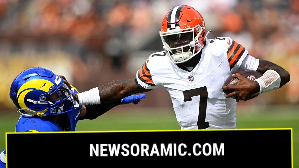 Tyler Huntley stiff arms player