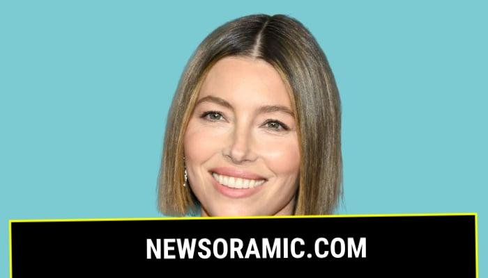 Jessica Biel gets flowers from sons