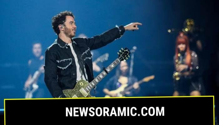 Kevin Jonas steals show with solo performance at Jonas Brothers' Boston concert