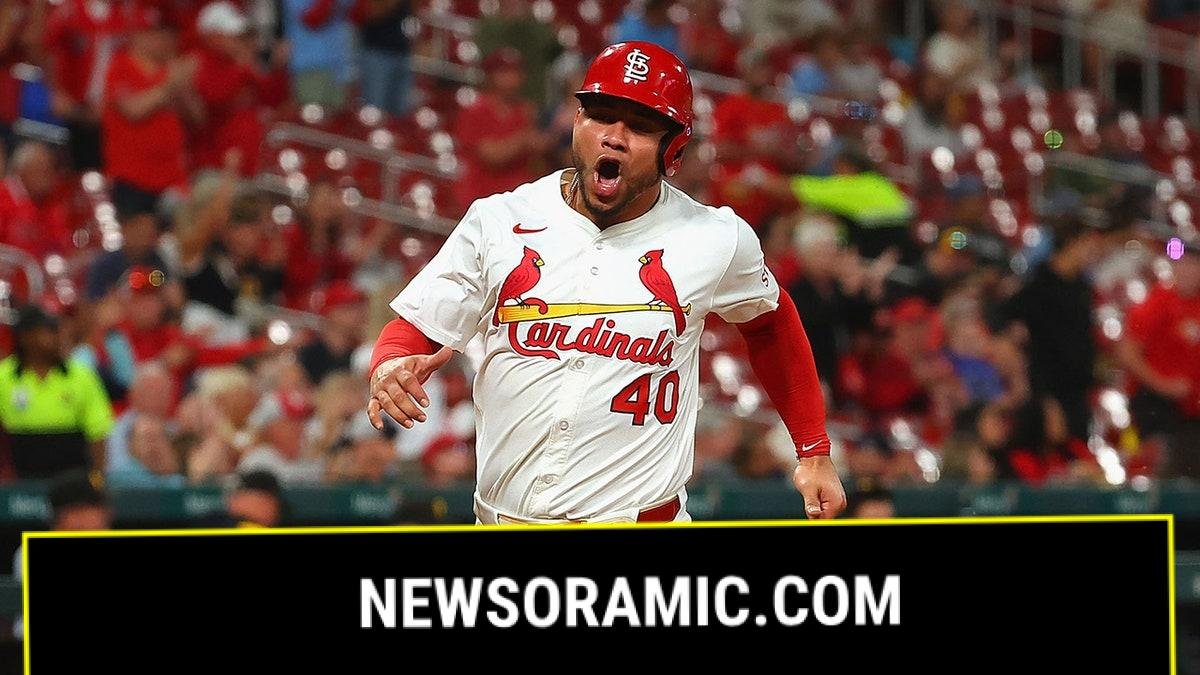 Willson Contreras scores during a game