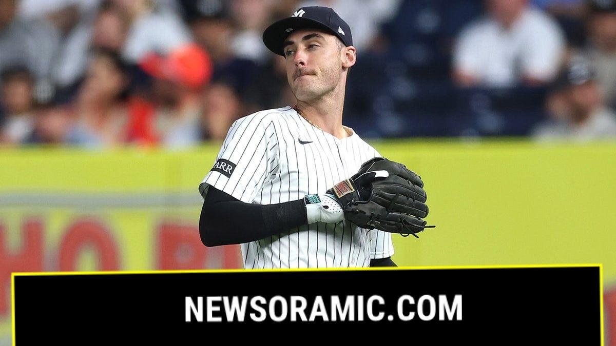 Cody Bellinger throws