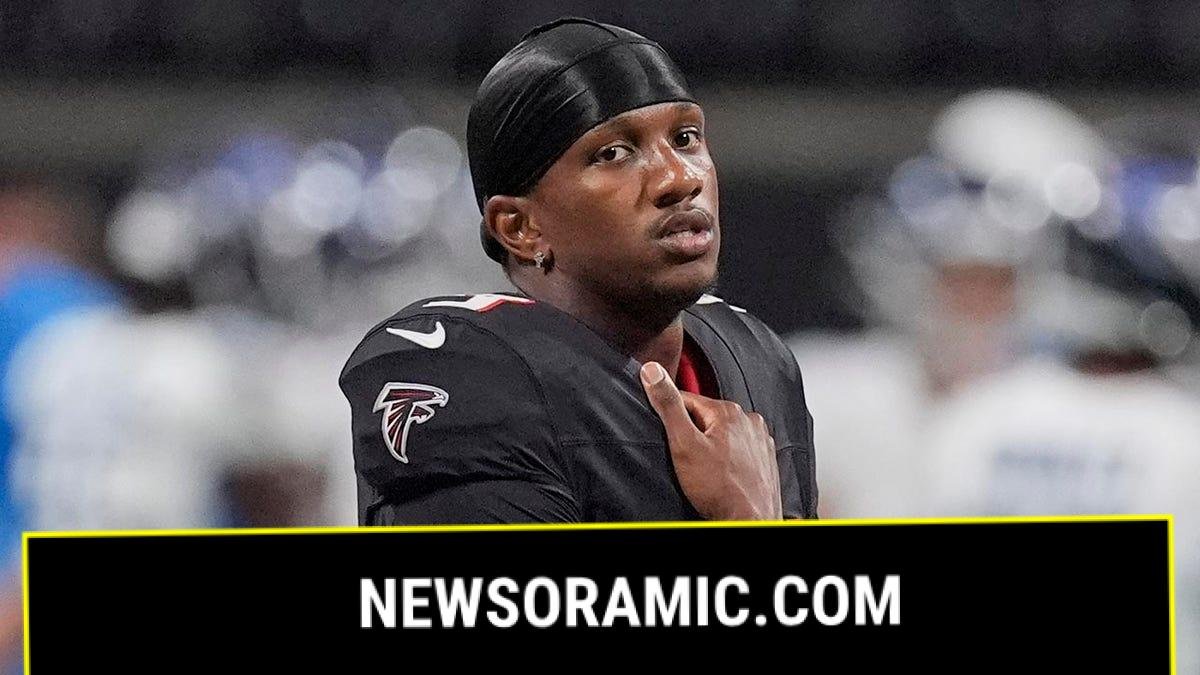 Michael Penix Jr. warms up