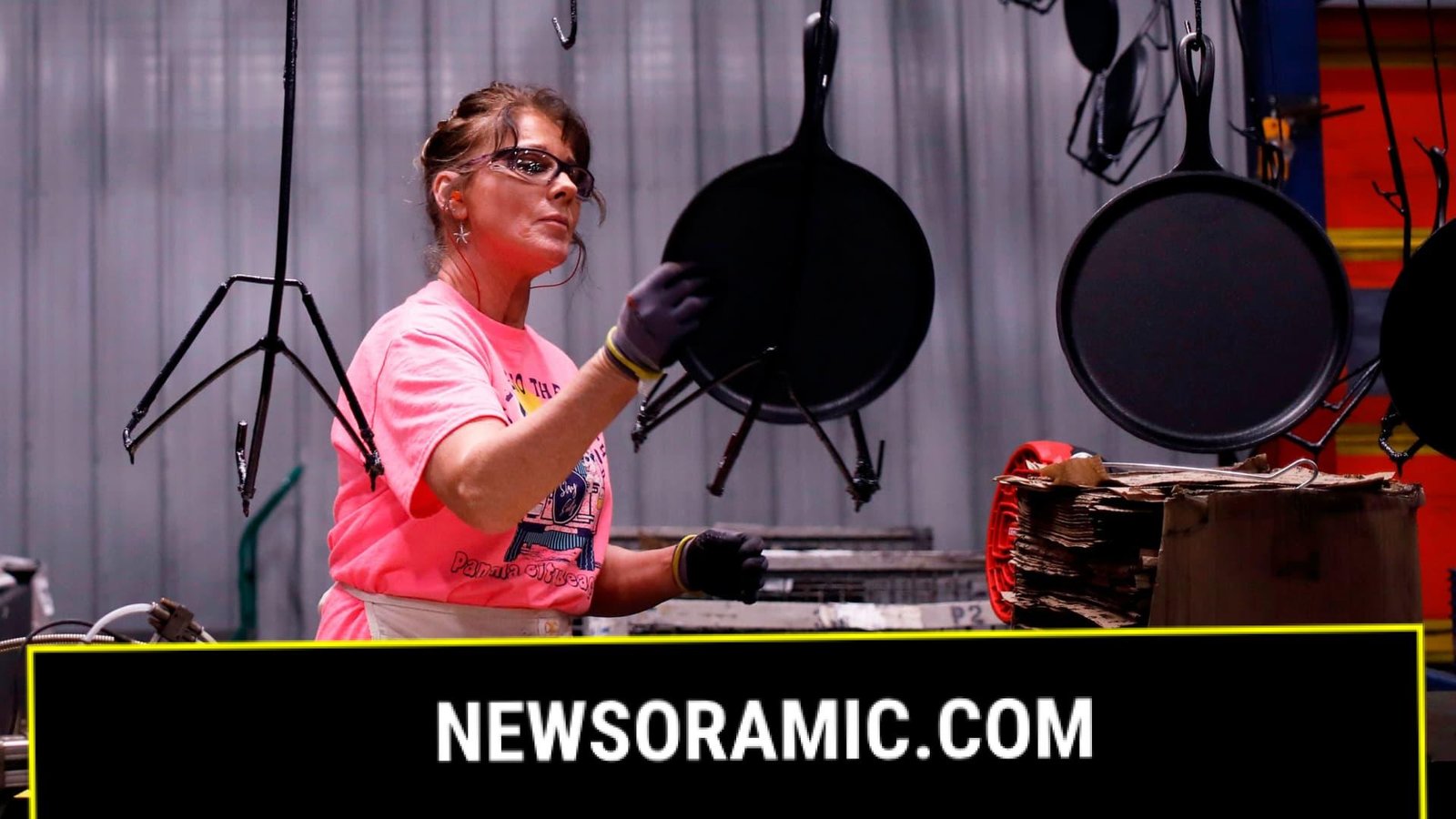 Wholesale prices unexpectedly declined 0.1% in August, as Fed rate decision looms