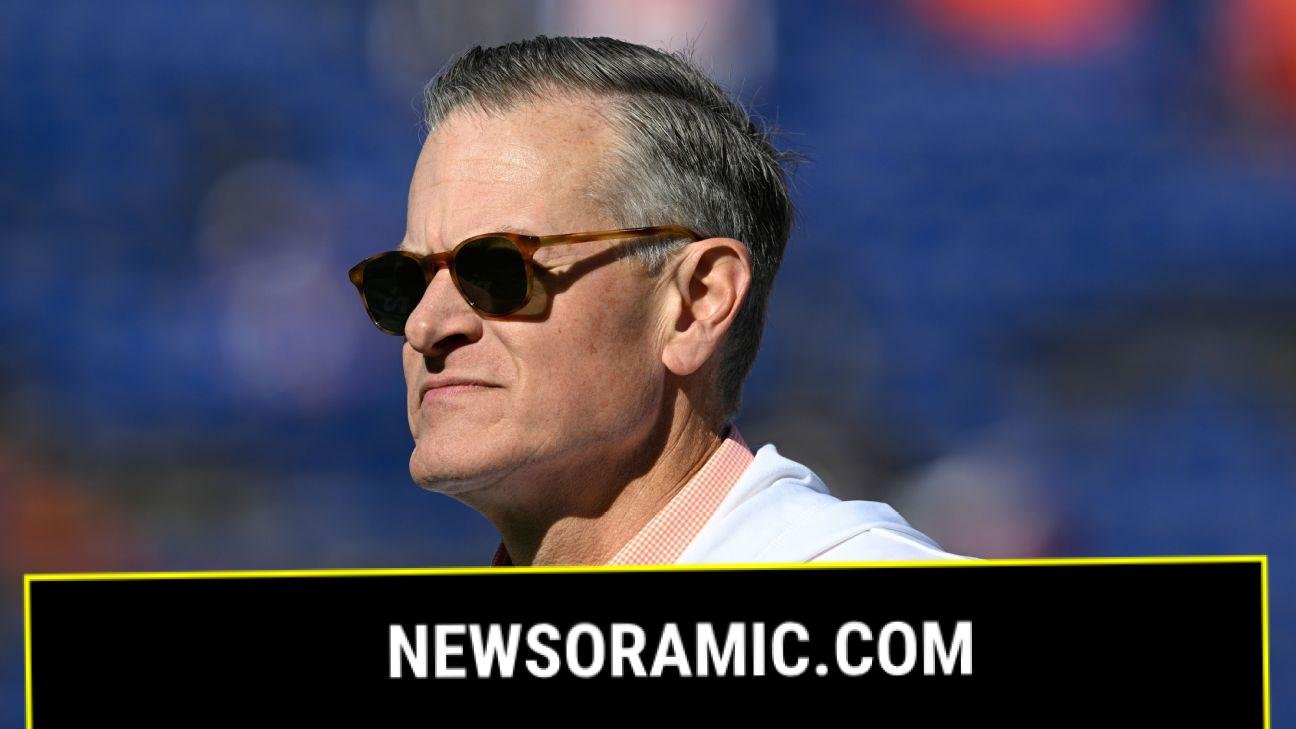 Florida AD gets $250K raise, semi-retirement role