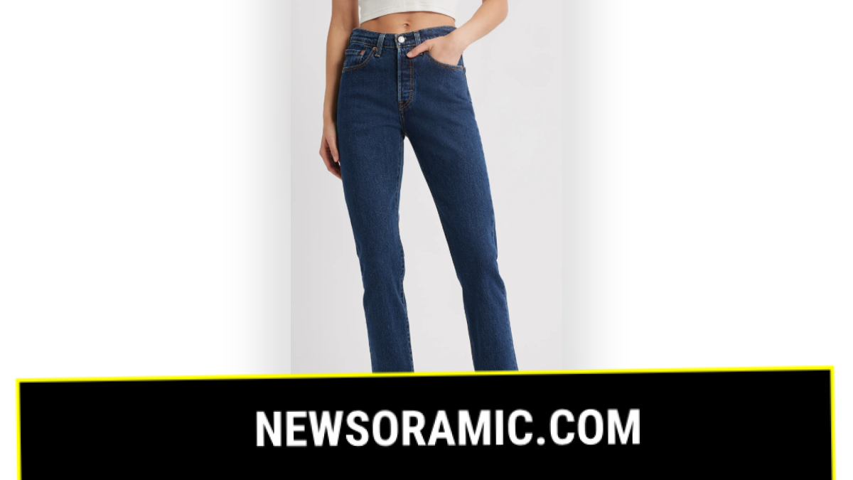 These 501 jeans feature the iconic straight leg and button fly.