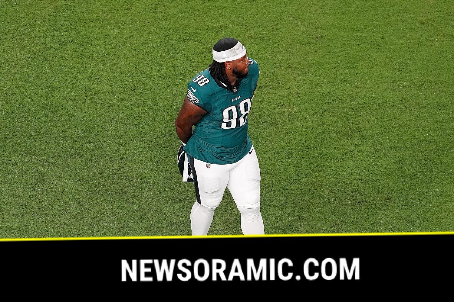 Eagles star Jalen Carter is ejected after opening kickoff for spitting on Dak Prescott