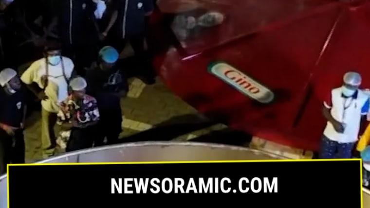 Nigerian chef makes world's largest pot of jollof rice