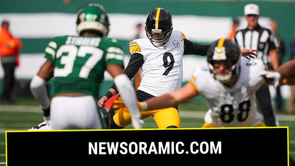 Chris Boswell kicks the ball