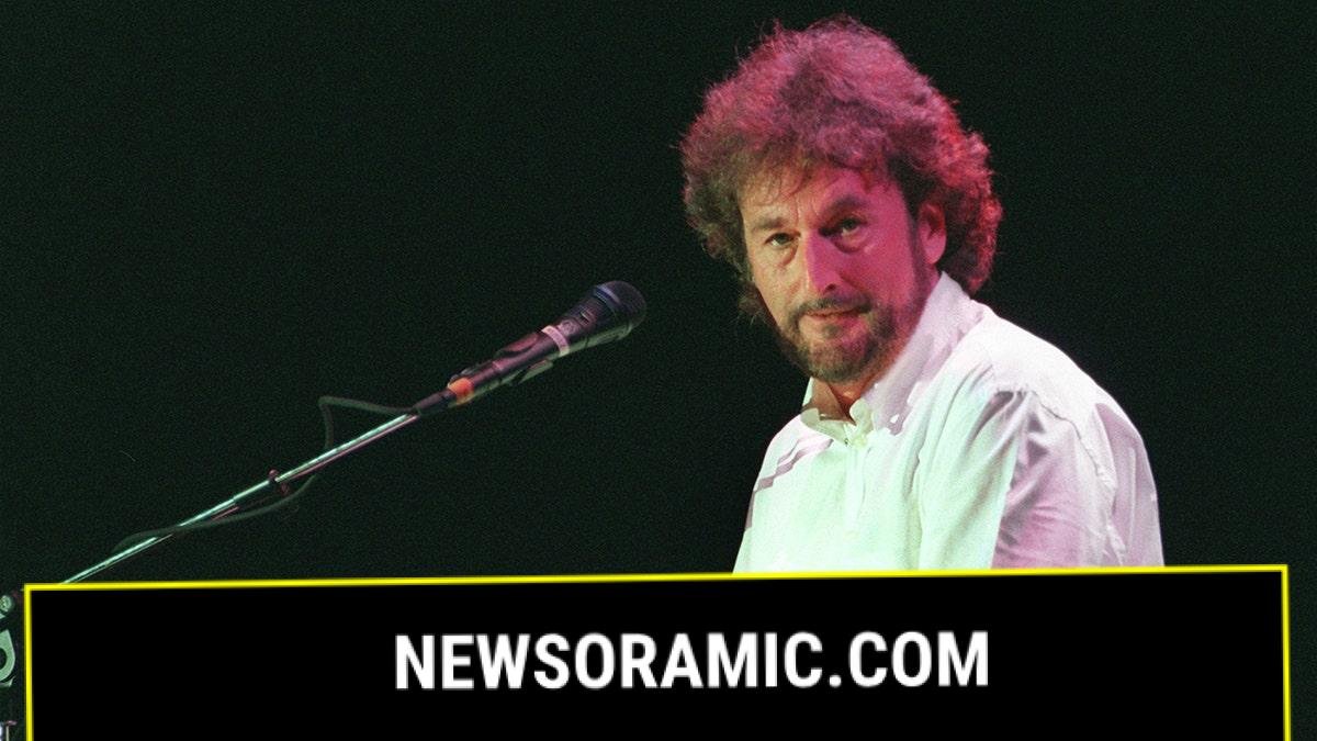 Rick Davies sits at the keyboard during Supertramp show