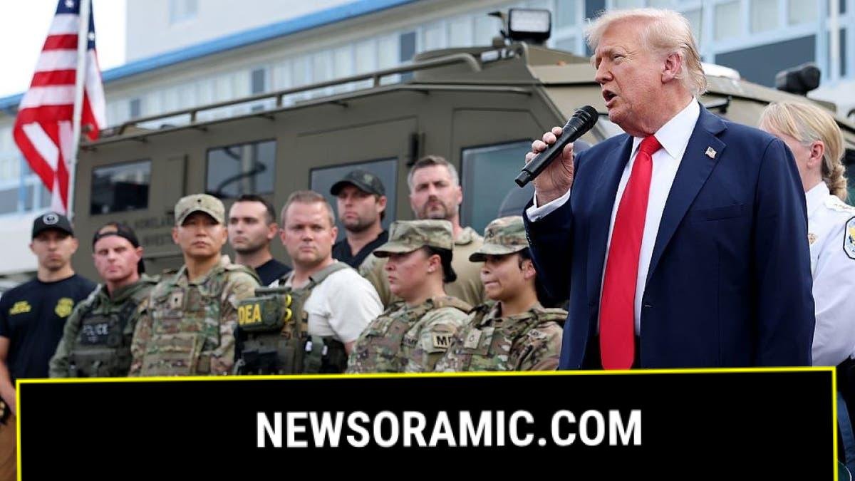 donald trump standing with federal law enforcement.