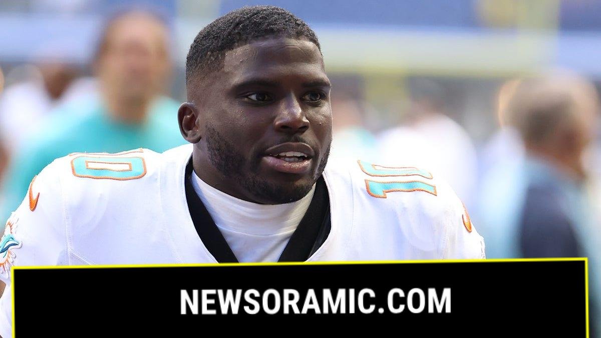 Tyreek Hill runs off the field